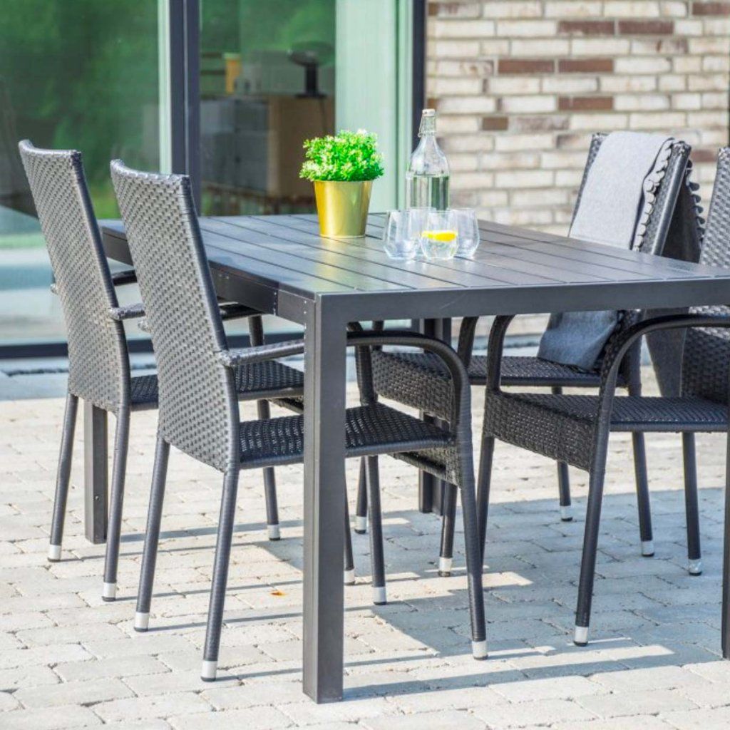 Jak vybrat nejlepší zahradní sestavu? Tipy pro pohodové léto 2025